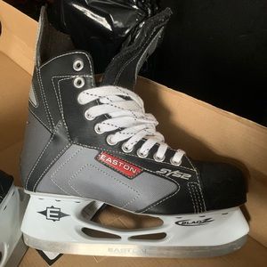 Men’s hockey skates